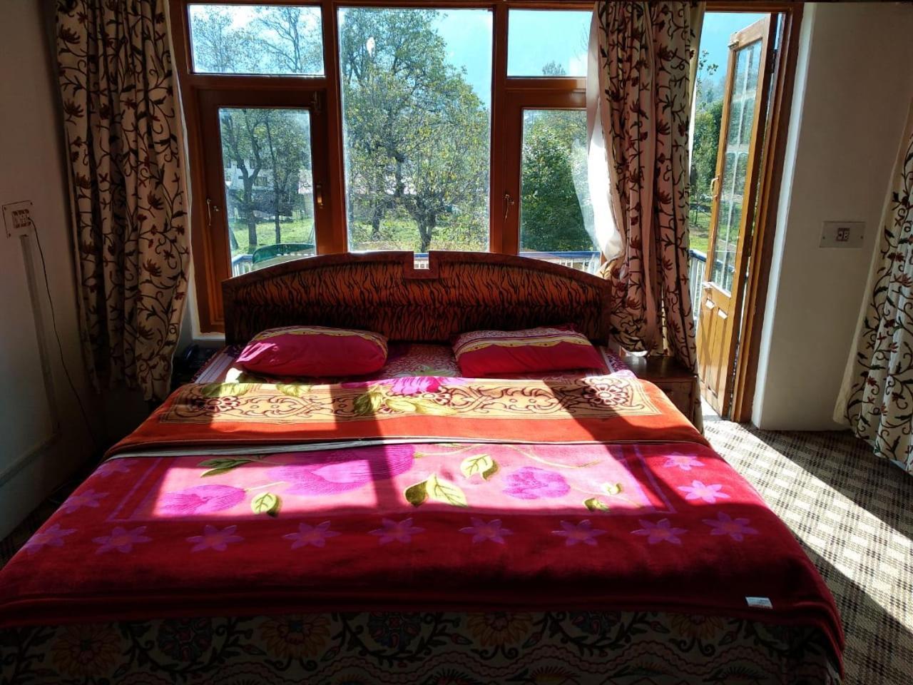 Hotel King Palace Pahalgām Kültér fotó